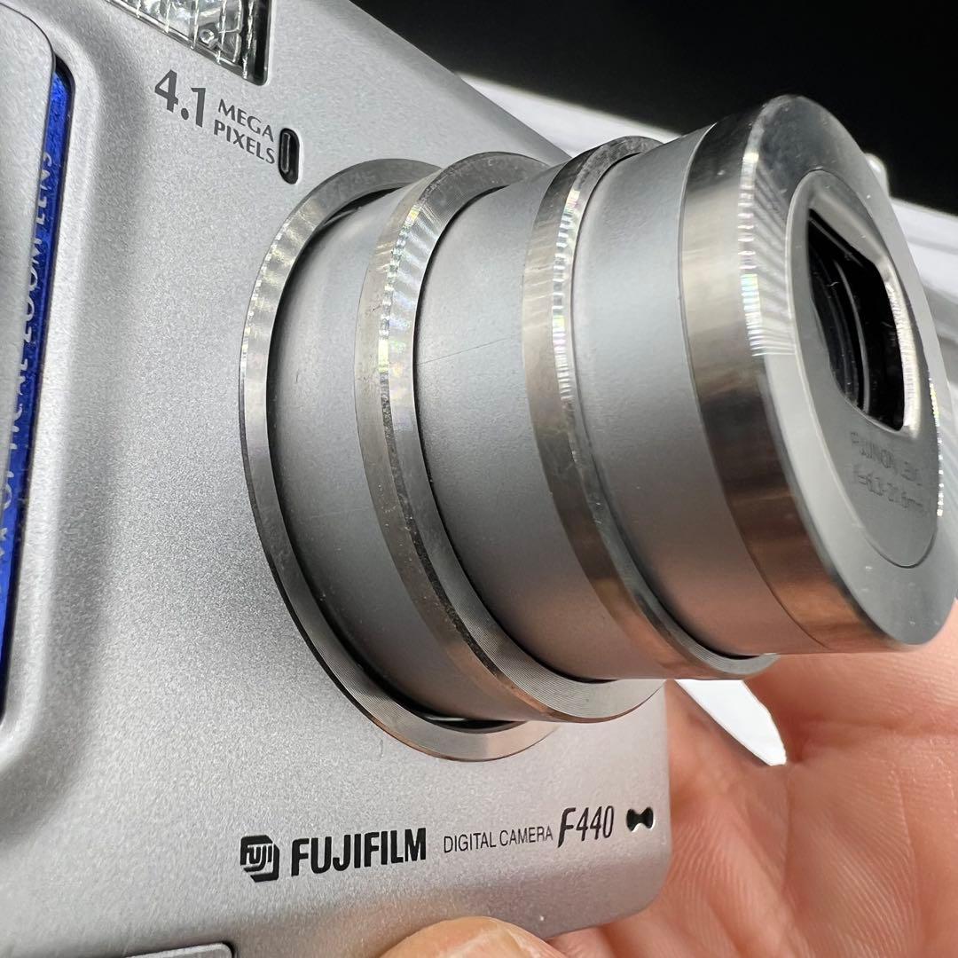 【動作品】FUJIFILM FINEPIX F440 デジカメ 充電スタンド付き
