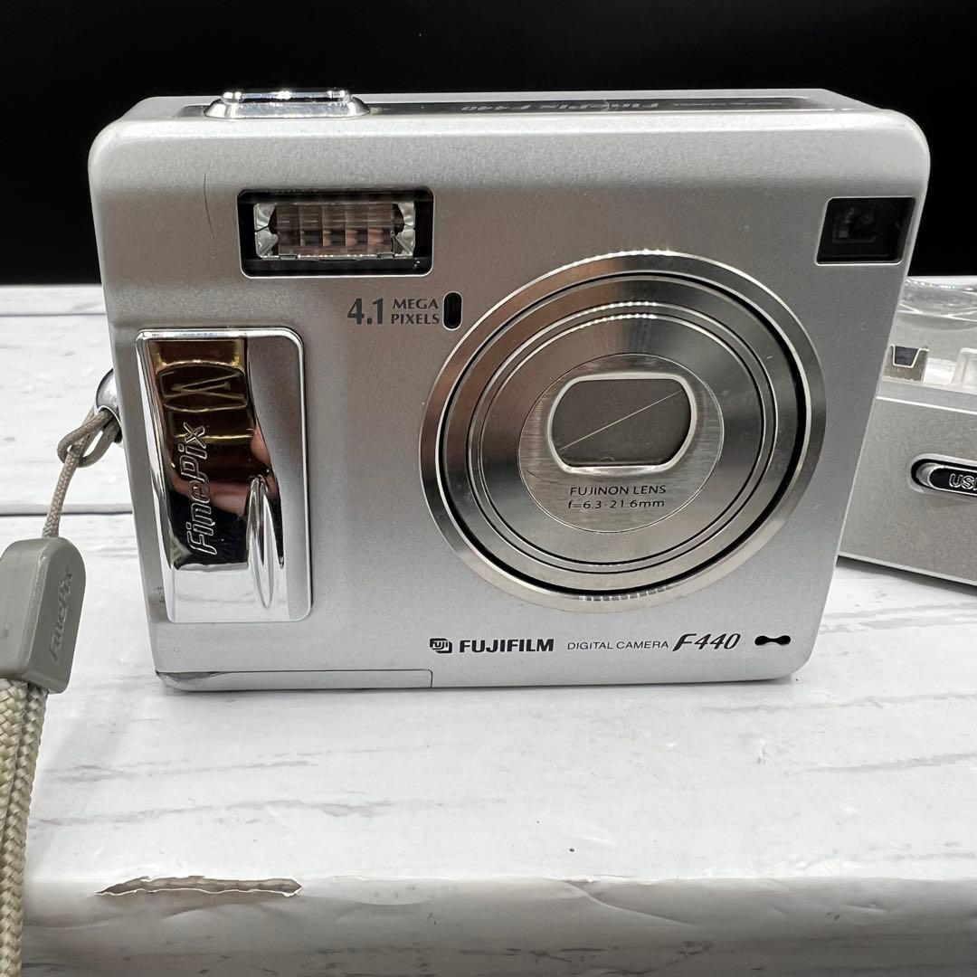 【動作品】FUJIFILM FINEPIX F440 デジカメ 充電スタンド付き
