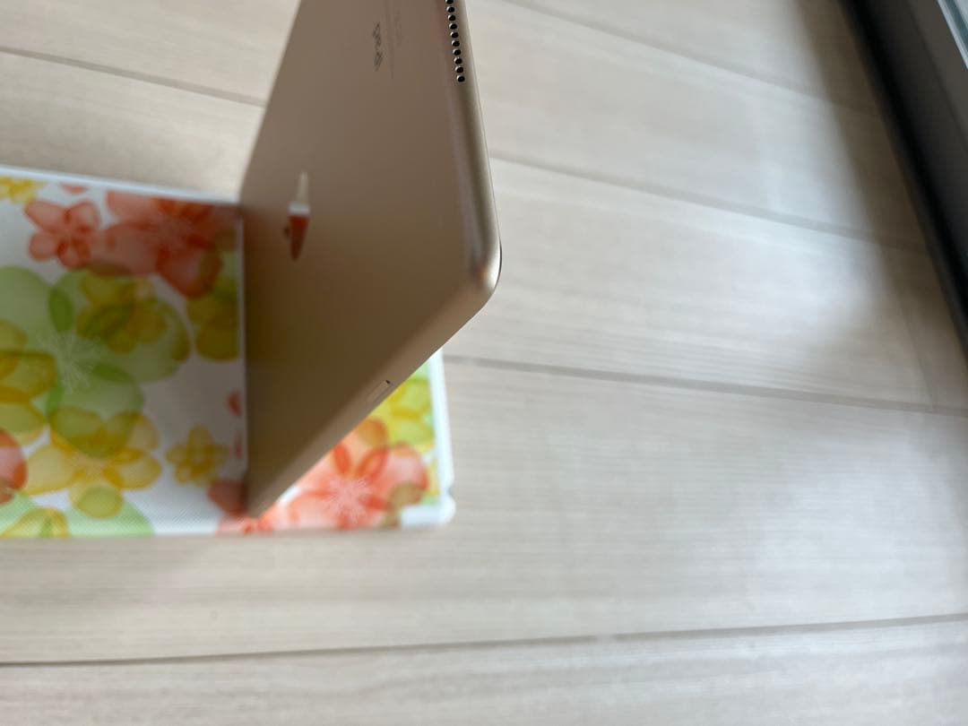 ⭐️ 美品 iPad Air 2 64GBゴールドdocomoバッテリー86%良好