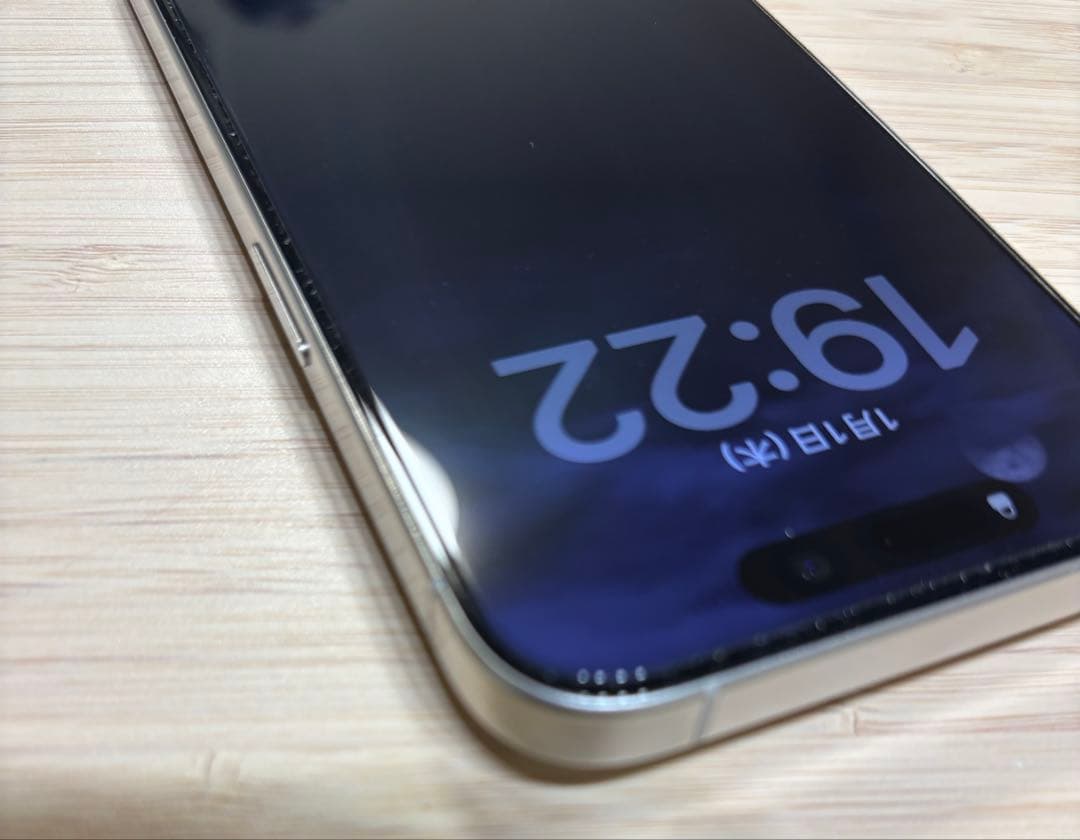 SIMフリー iPhone 15 Pro 256GB ホワイトチタニウム 美品