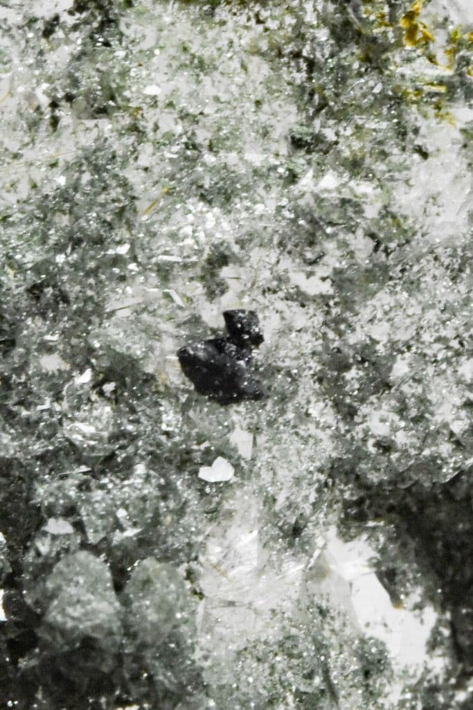 マニハール産 ルチルイン アナテース付きポイント