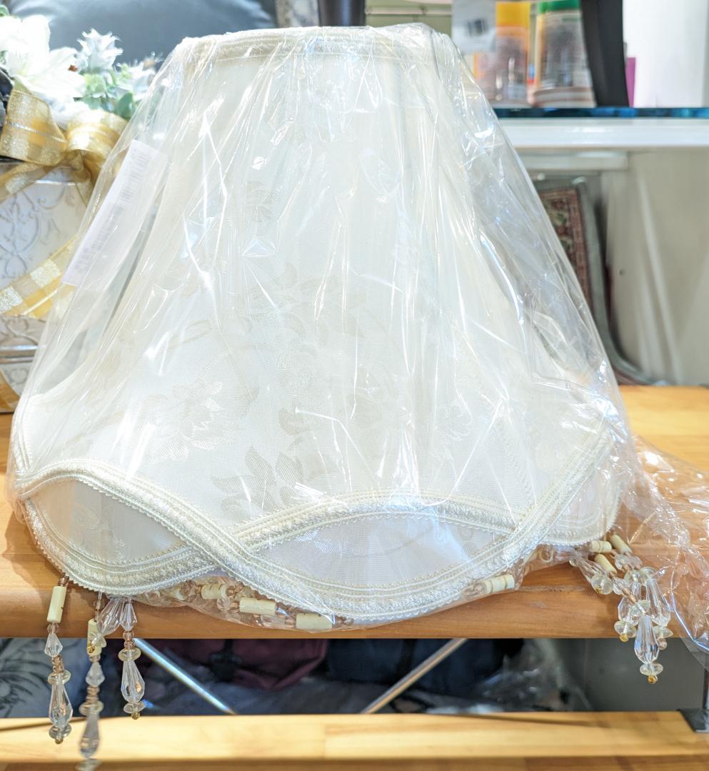 i☆【新品未開封】 ランプシェード テーブル ホワイト ランプカバー 花柄 燭台