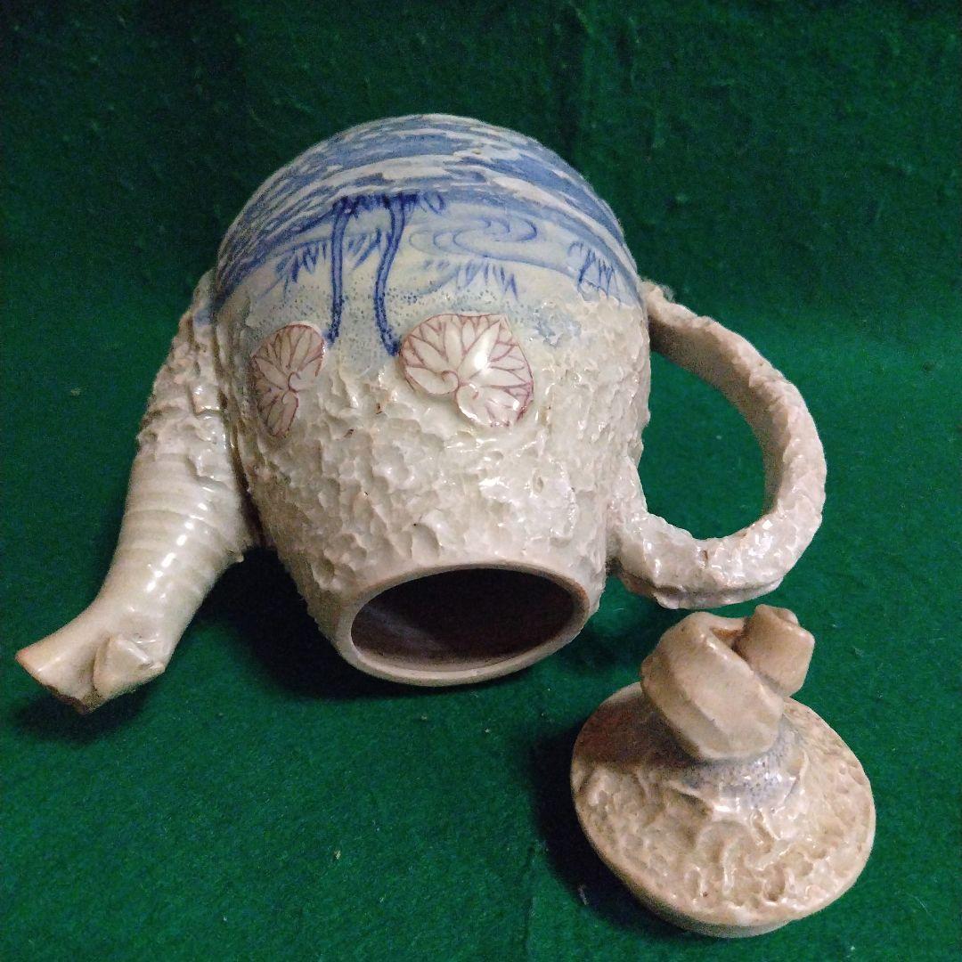 浮き彫り陶器急須 青い風景画　古い物　東南アジア