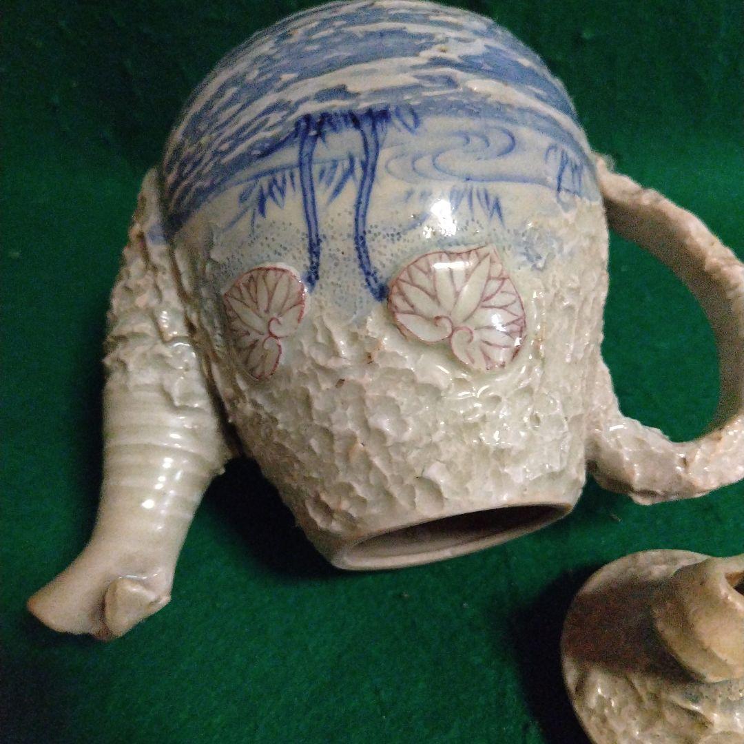 浮き彫り陶器急須 青い風景画　古い物　東南アジア