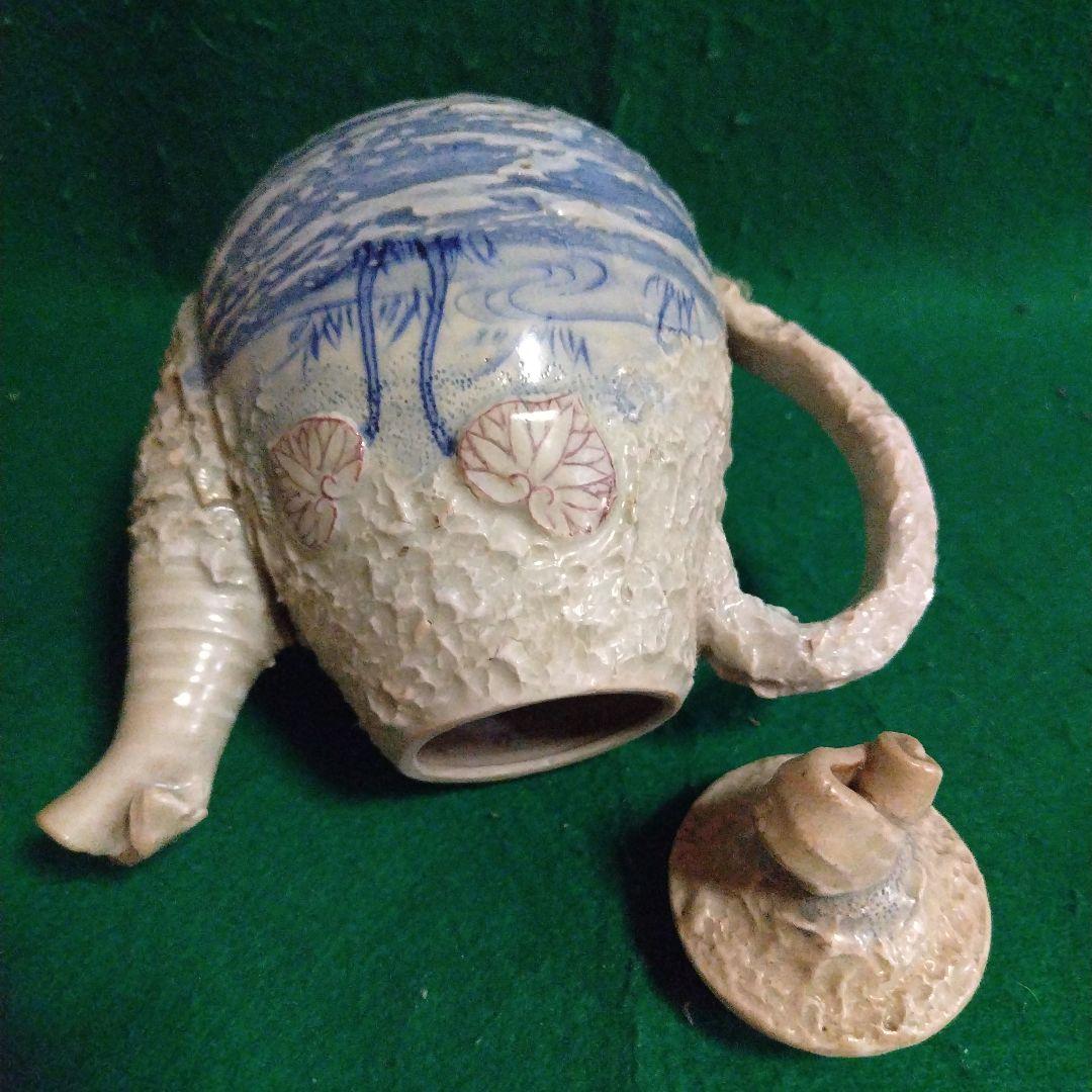 浮き彫り陶器急須 青い風景画　古い物　東南アジア