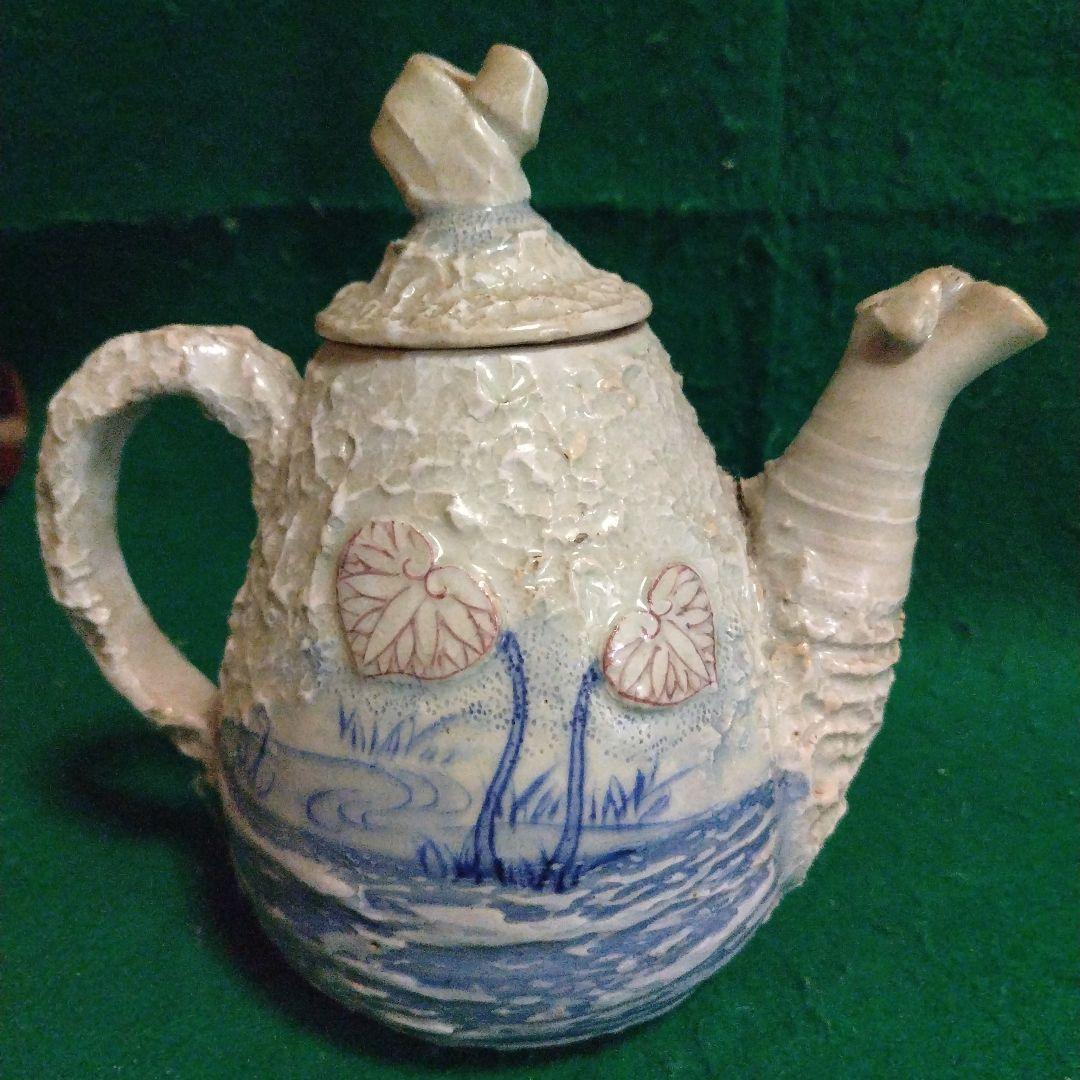 浮き彫り陶器急須 青い風景画　古い物　東南アジア