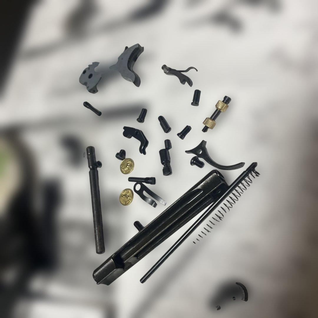 モデルガン　プラスチック製