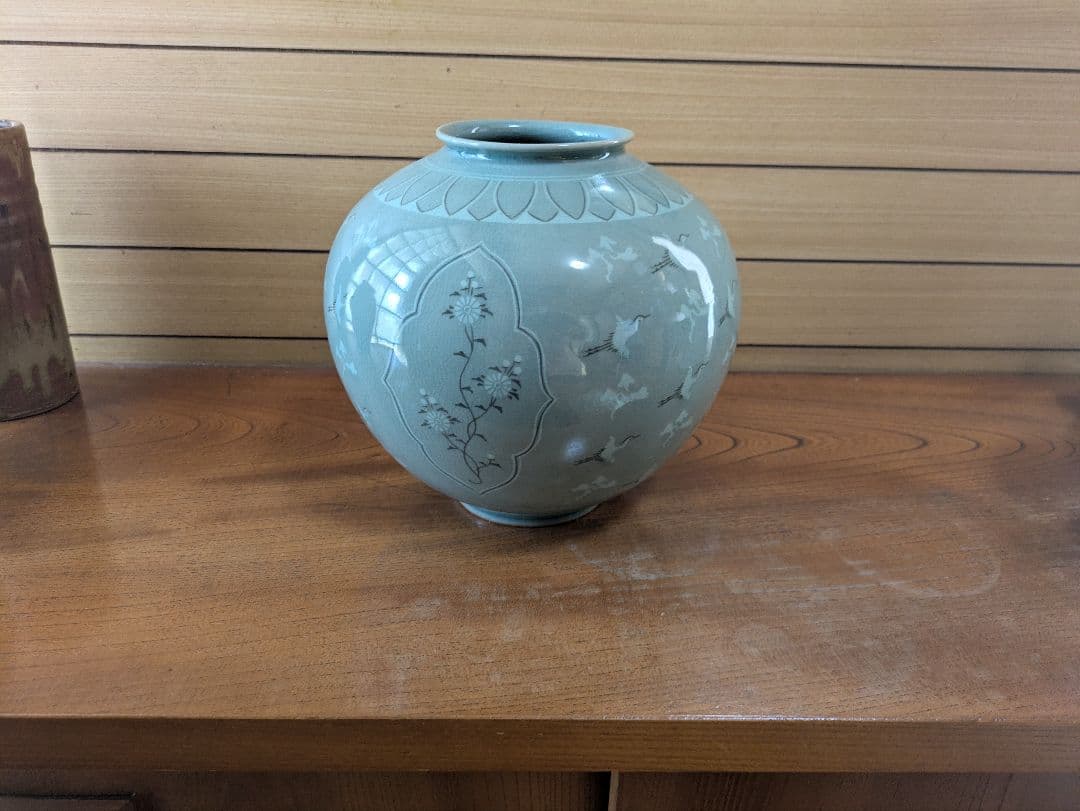 青磁　壺
