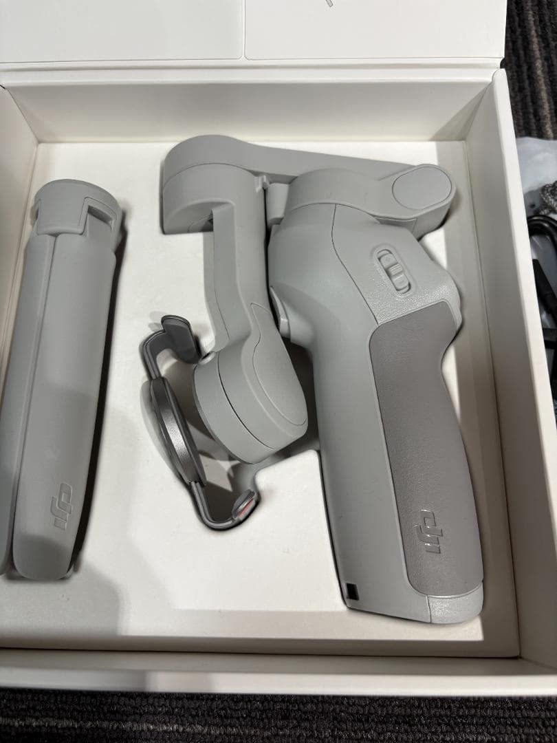 【新品未使用】DJI Osmo Mobile SE スタビライザー