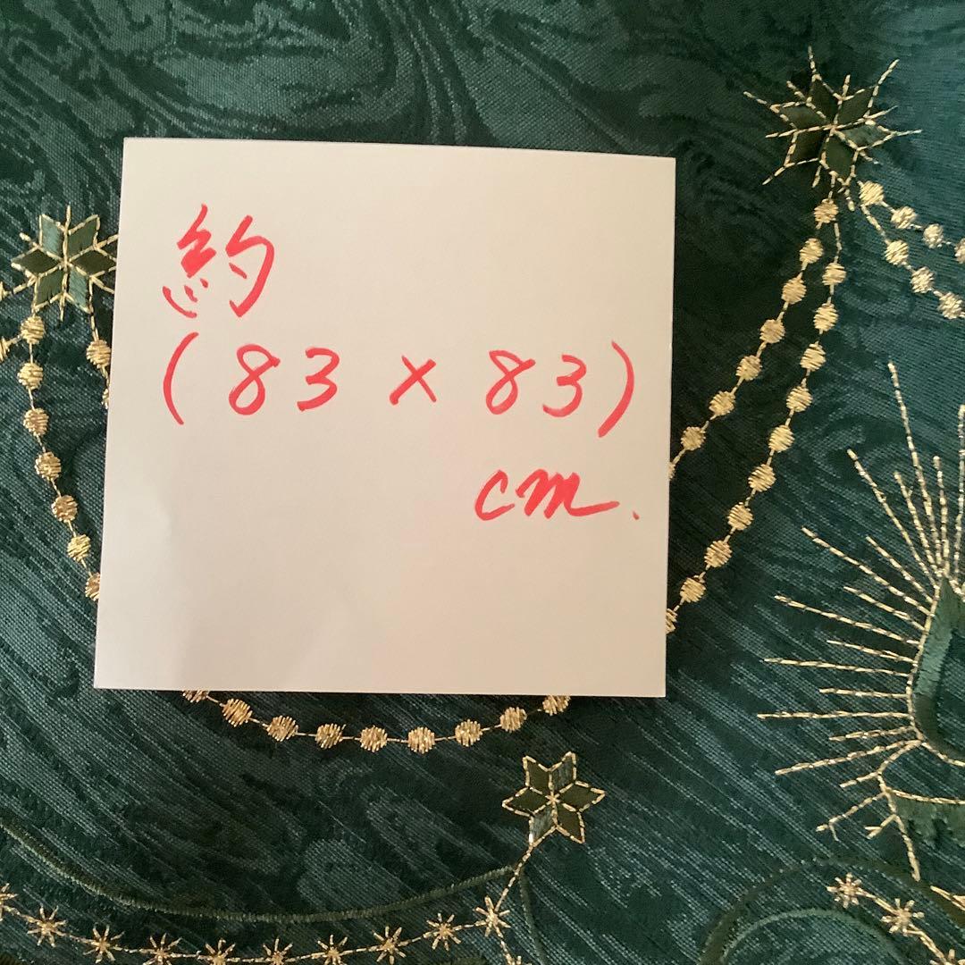 本場ドイツの上質な素材と作りで、カットワークも美しいクリスマステーブルクロス