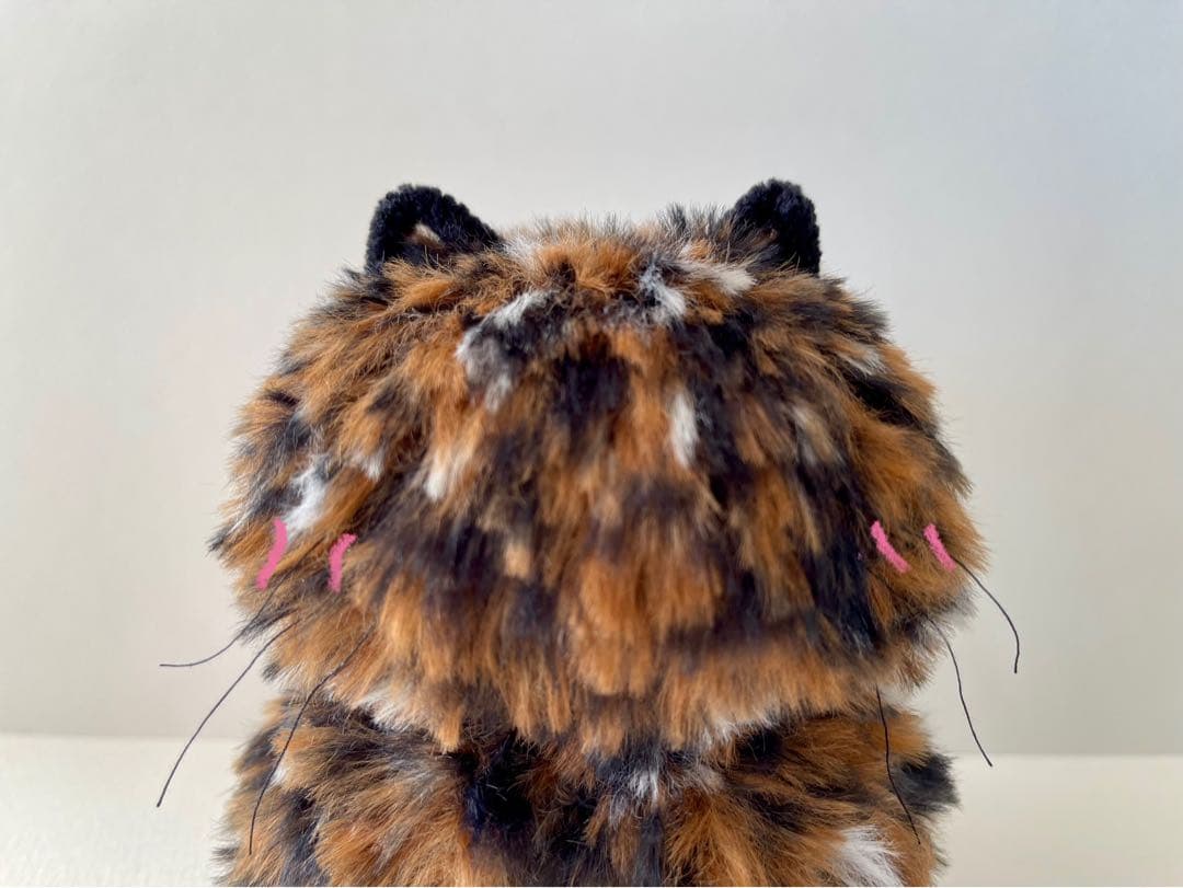 大きなサビ猫ちゃんの編みぐるみ