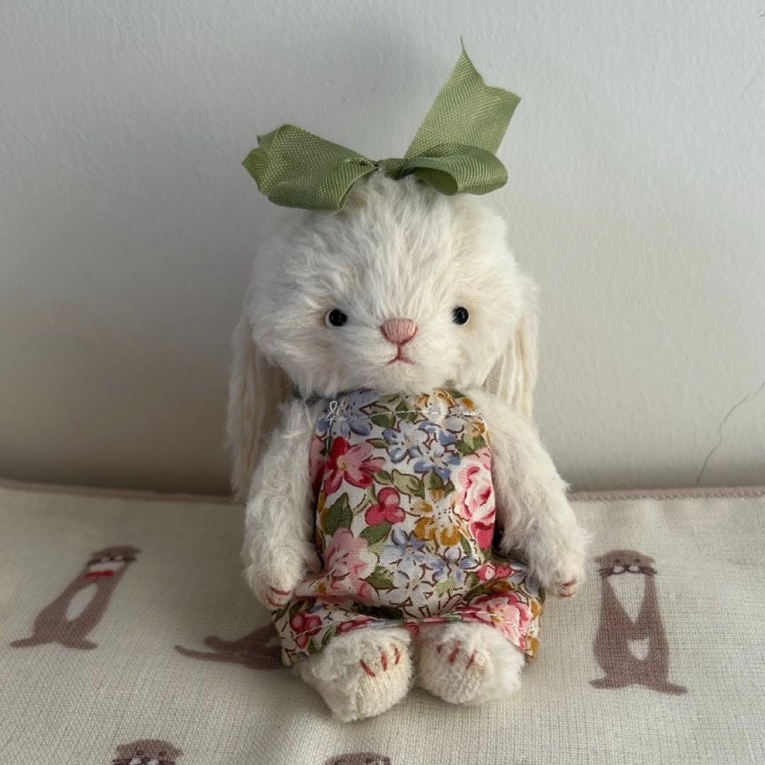 緑色リボンのうさぎさん ぬいぐるみ 海外作家様 アーティストベア ハンドメイド