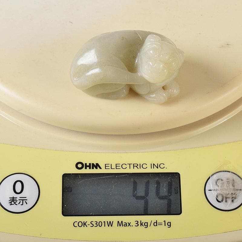 中国　玉石彫刻　神獣　根付　紙鎮　置物　C　8663E