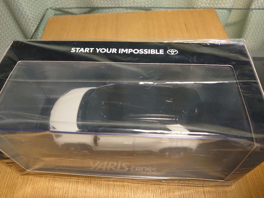 ☆【新品】ヤリスクロス　ブラックマイカ×ホワイトパール　カラーサンプル