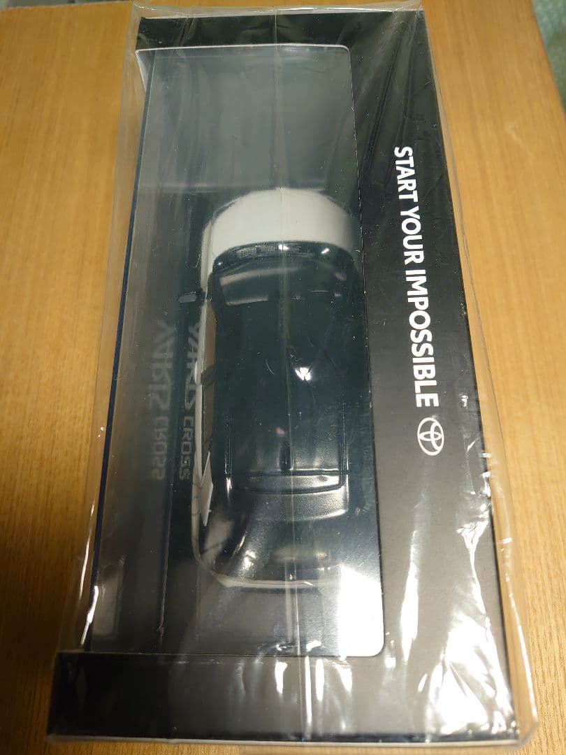 ☆【新品】ヤリスクロス　ブラックマイカ×ホワイトパール　カラーサンプル
