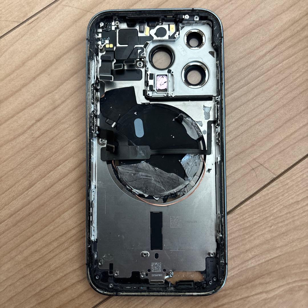 iPhone 14 Pro 背面破損　バックパネルのみ