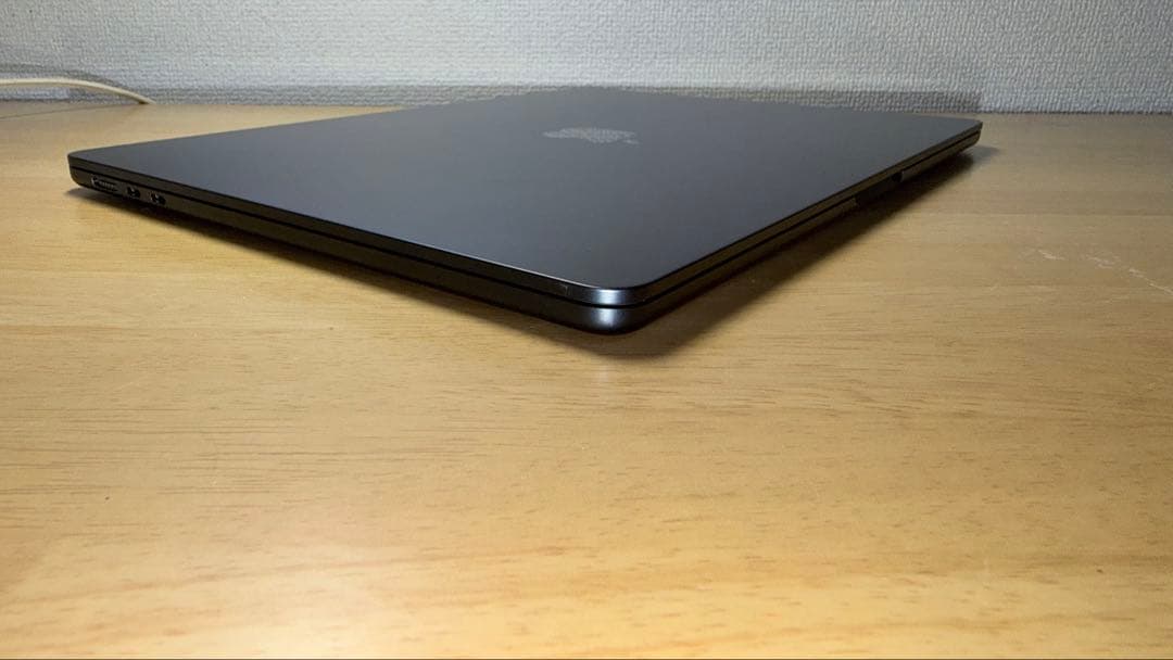 美品・ケース付MacBookAirM2 15インチ8GB1TBバッテリー99%