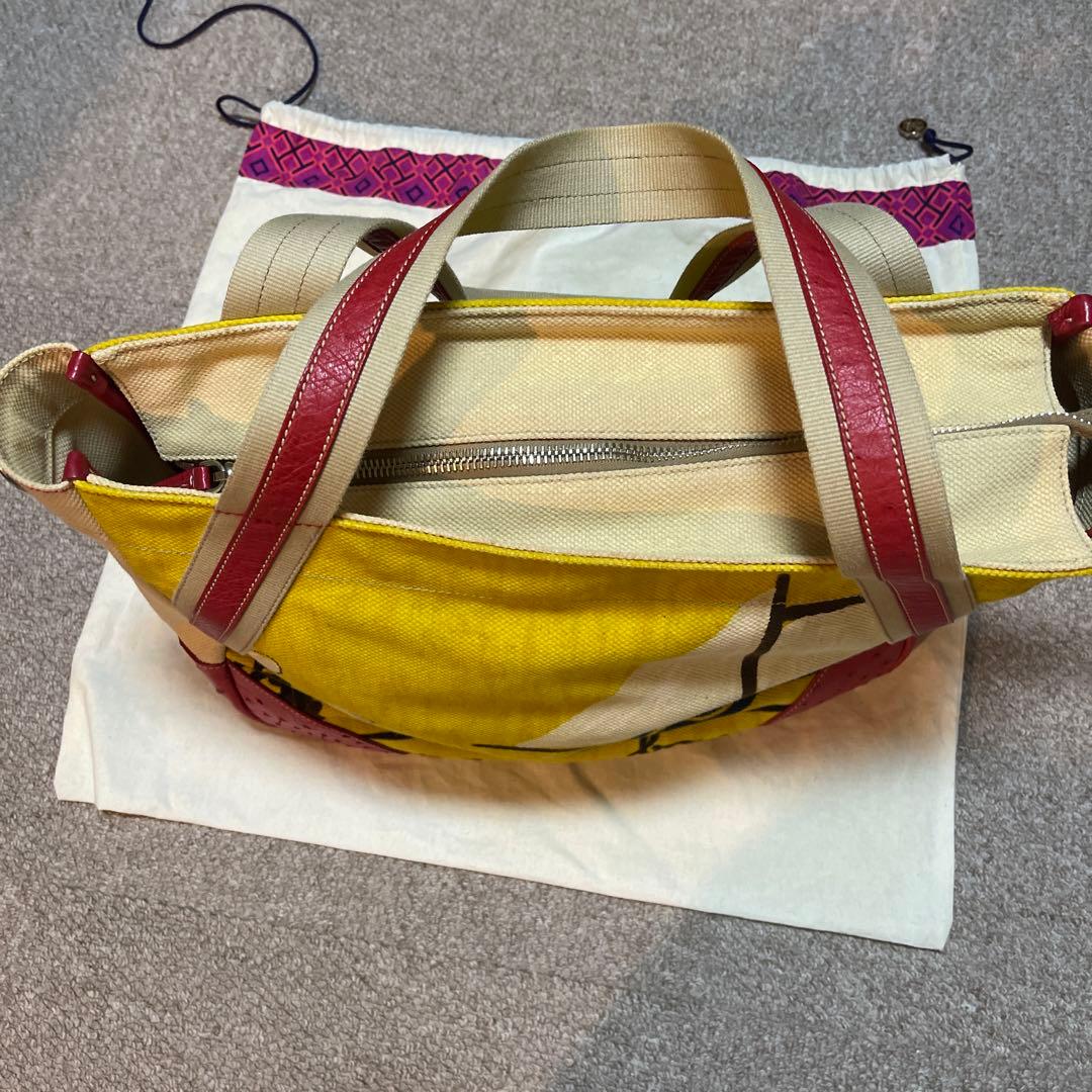 プラダ、美品 キャンパスオストリッチ ビッグトートバック