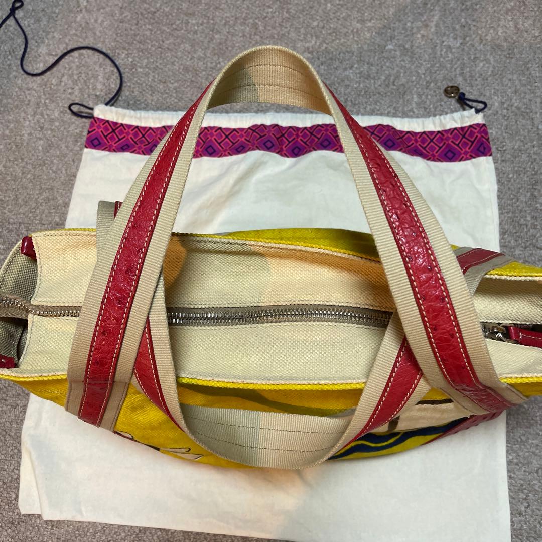 プラダ、美品 キャンパスオストリッチ ビッグトートバック