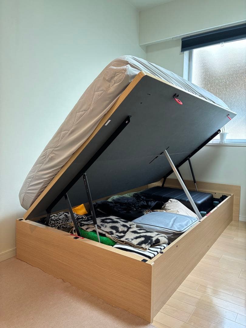 ニトリ 跳ね上げ式収納付きセミダブルベッドフレーム(マットレス付き)