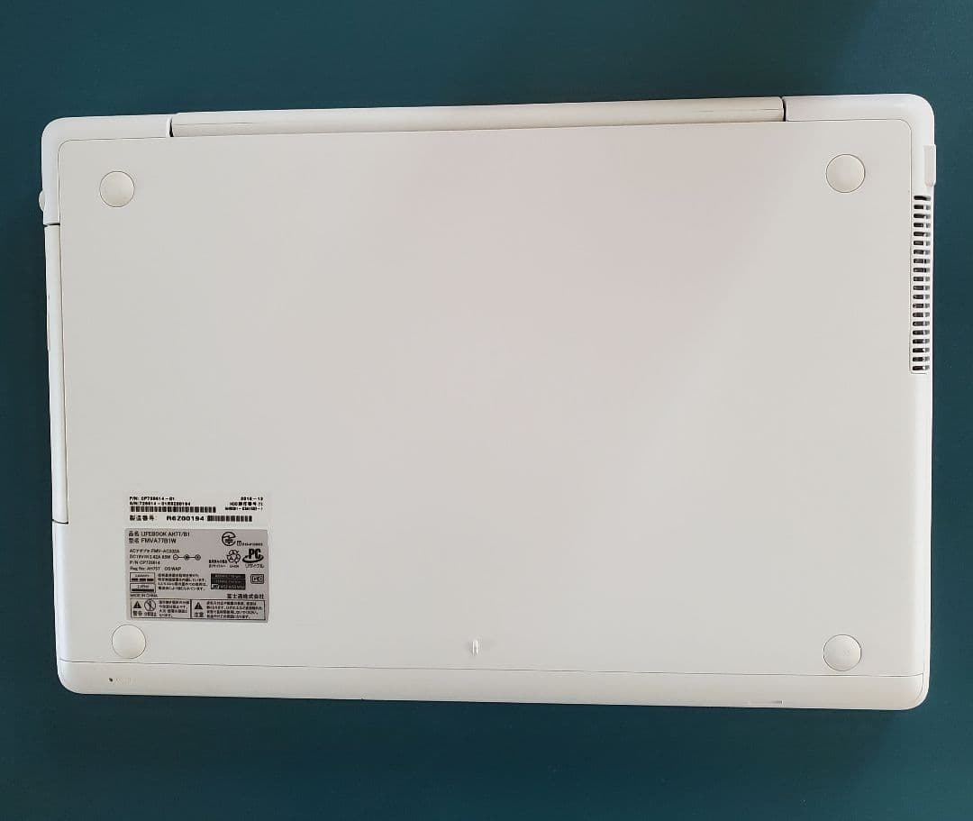 富士通 LIFEBOOK FMVA77B1W Windows 10