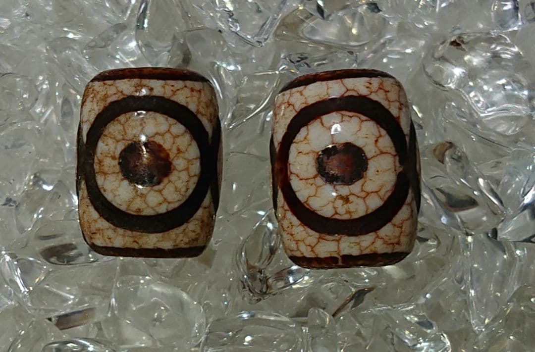 チベットビーズ老天珠 天然石 品名:赤龍紋 虎牙三眼 2個