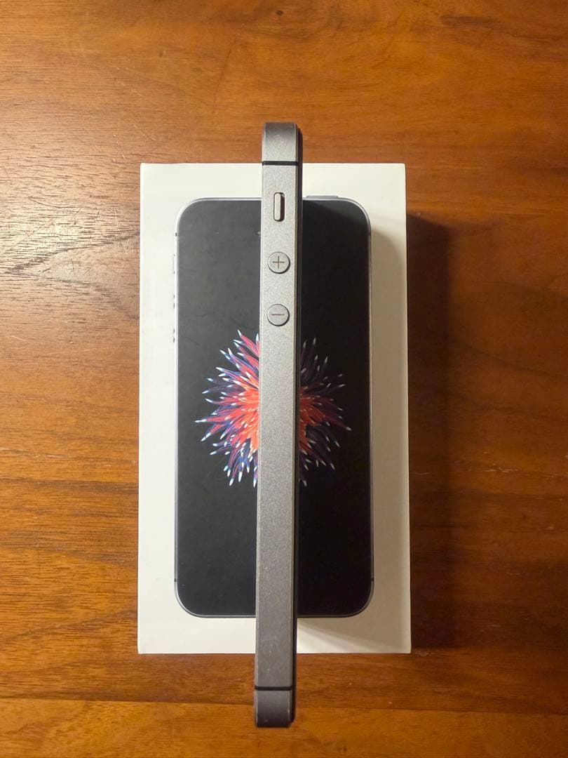 美品 iPhone SE 第1世代 32GB スペースグレイ SIMフリー