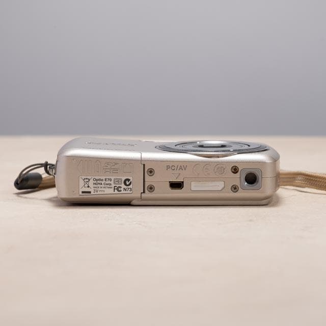 【単3電池で動く平成レトロなコンデジ】PENTAX optio E70
