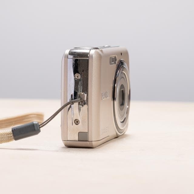 【単3電池で動く平成レトロなコンデジ】PENTAX optio E70