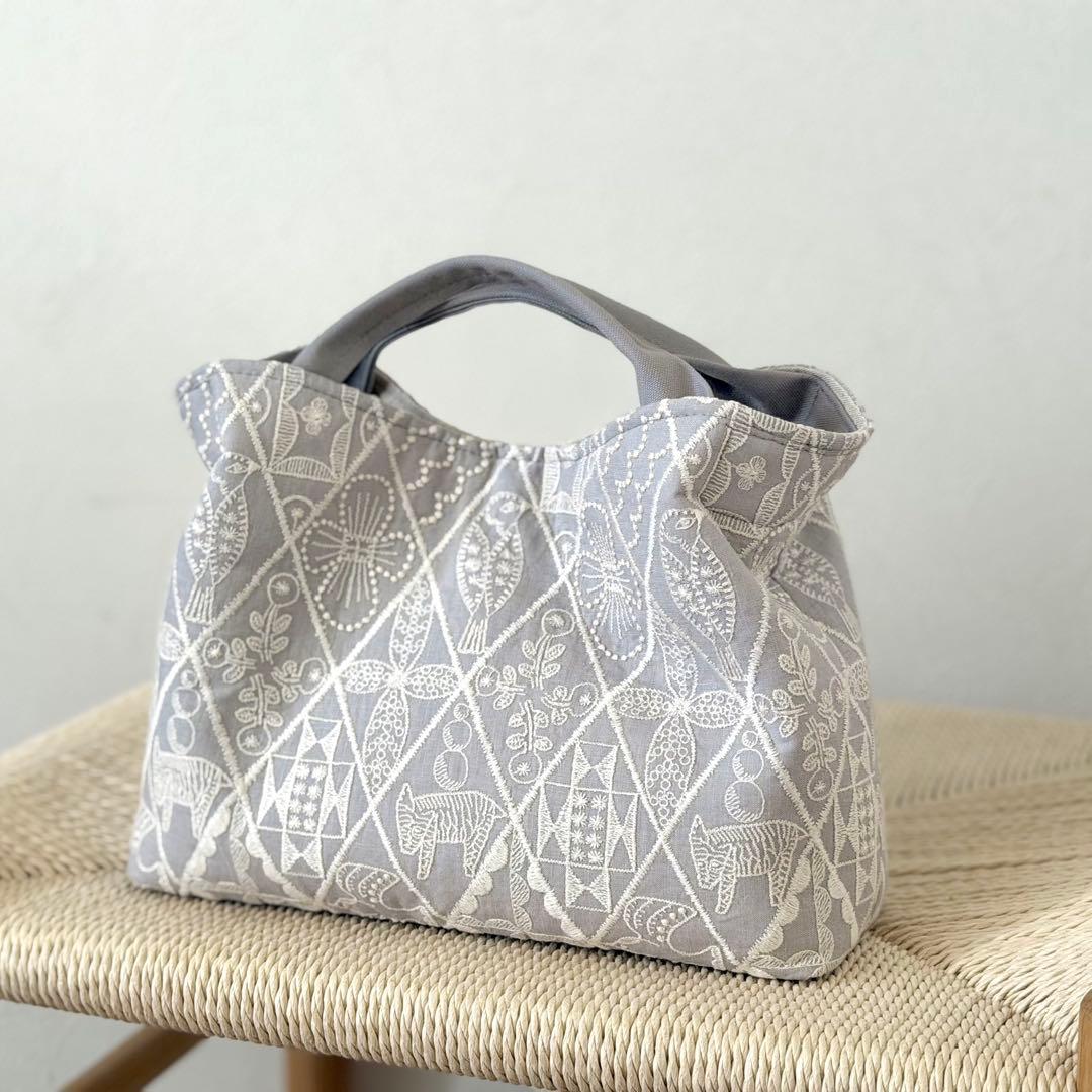 ⚮̈ミナペルホネン　symphony light gray ヌッピバッグ