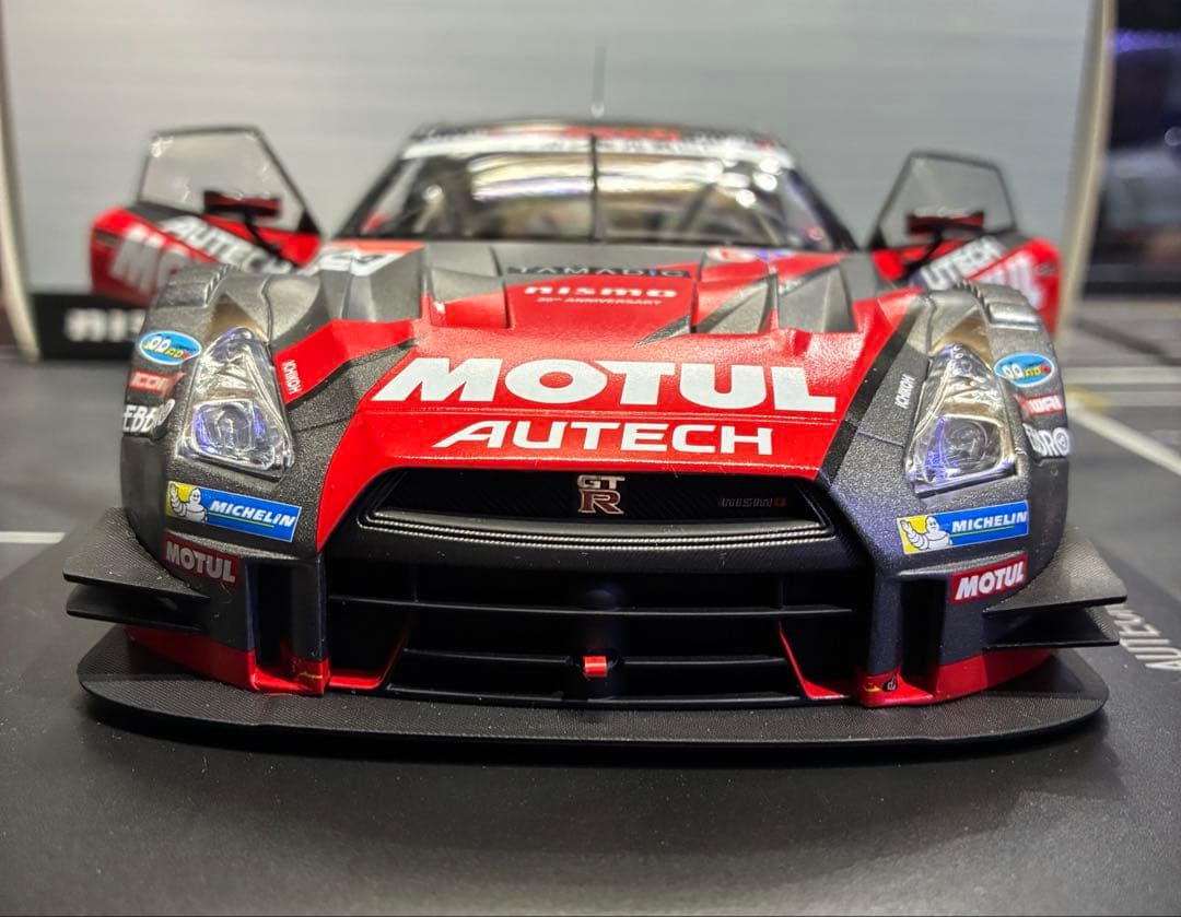 1/18 エブロ　MOTUL AUTECH GT-R 2014