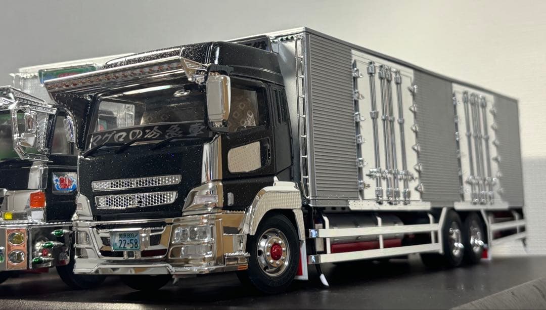 1/32 アオシマデコトラ　ヘビーフレイト　三菱ふそうスーパーグレート　完成品