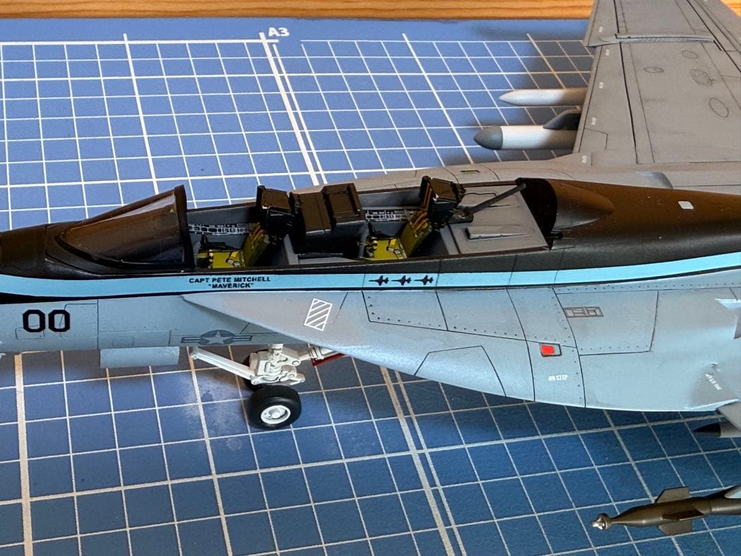 イタレリ　1/48 F18F スーパーホーネット　トップガン仕様完成品