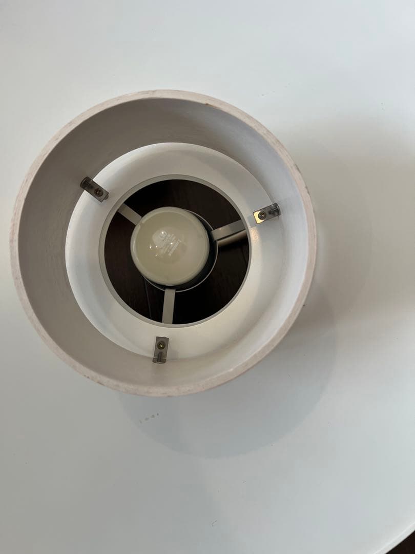 シンプルで上品なヴィンテージ ホワイトペンダントライト