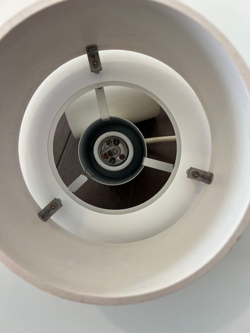 シンプルで上品なヴィンテージ ホワイトペンダントライト