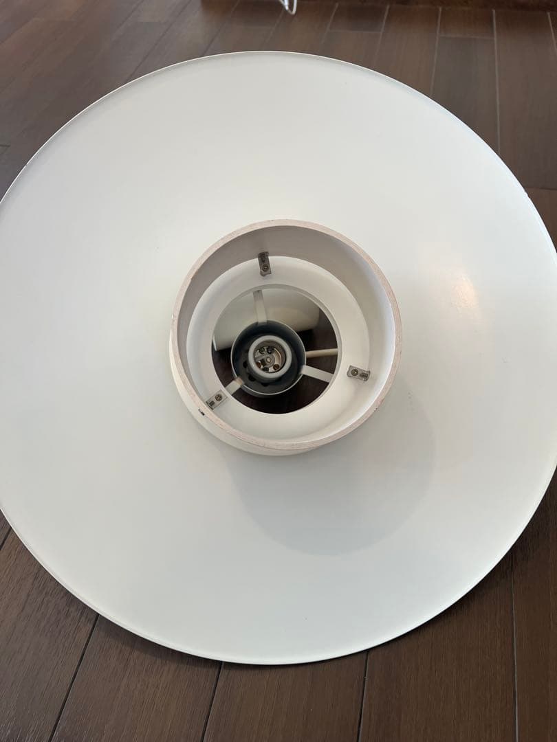 シンプルで上品なヴィンテージ ホワイトペンダントライト