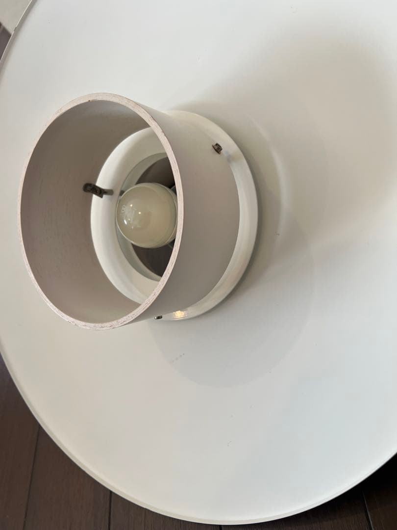 シンプルで上品なヴィンテージ ホワイトペンダントライト