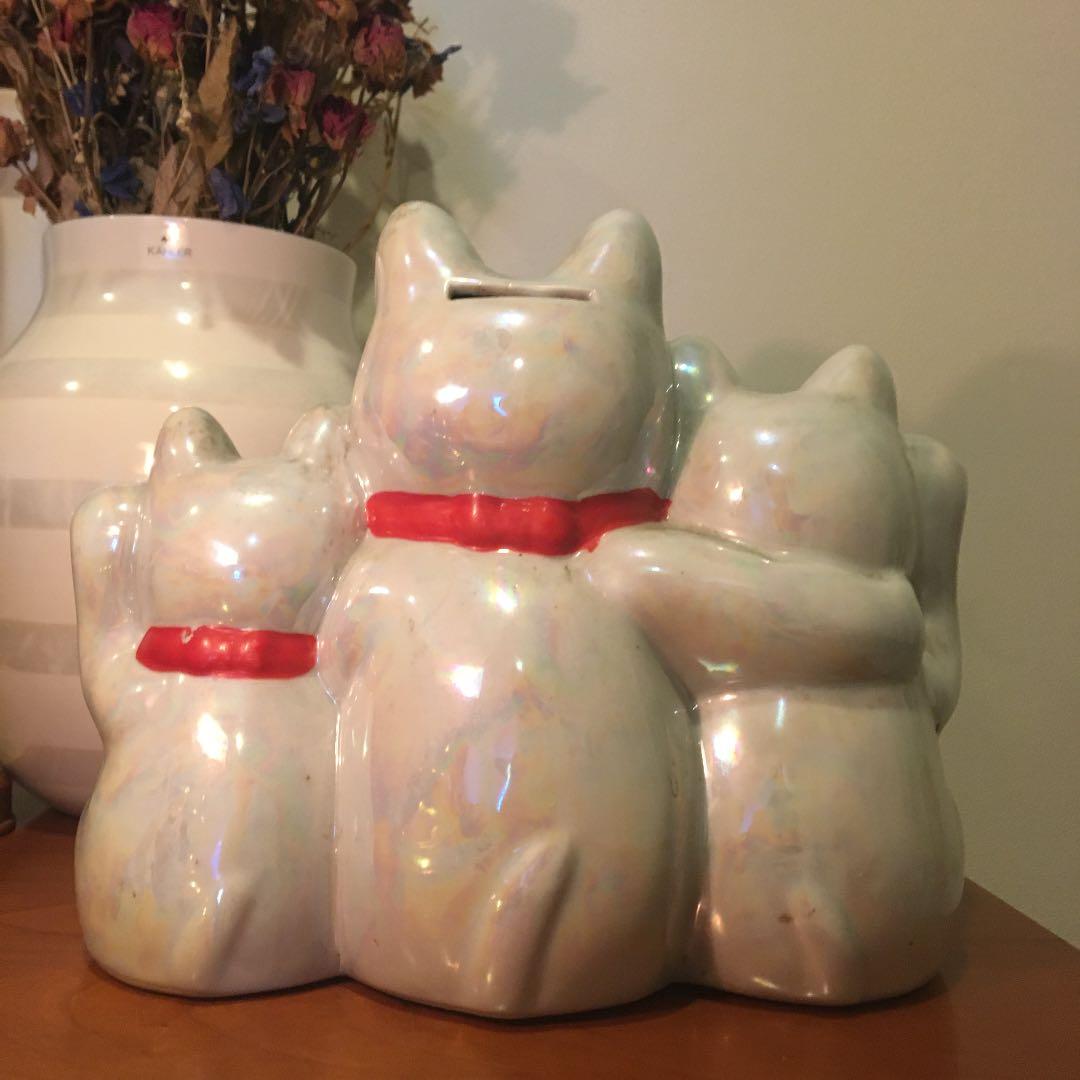 ビンテージ 手描きの瞳やまつ毛が美しく珍しい猫家族の招き猫陶器オブジェ