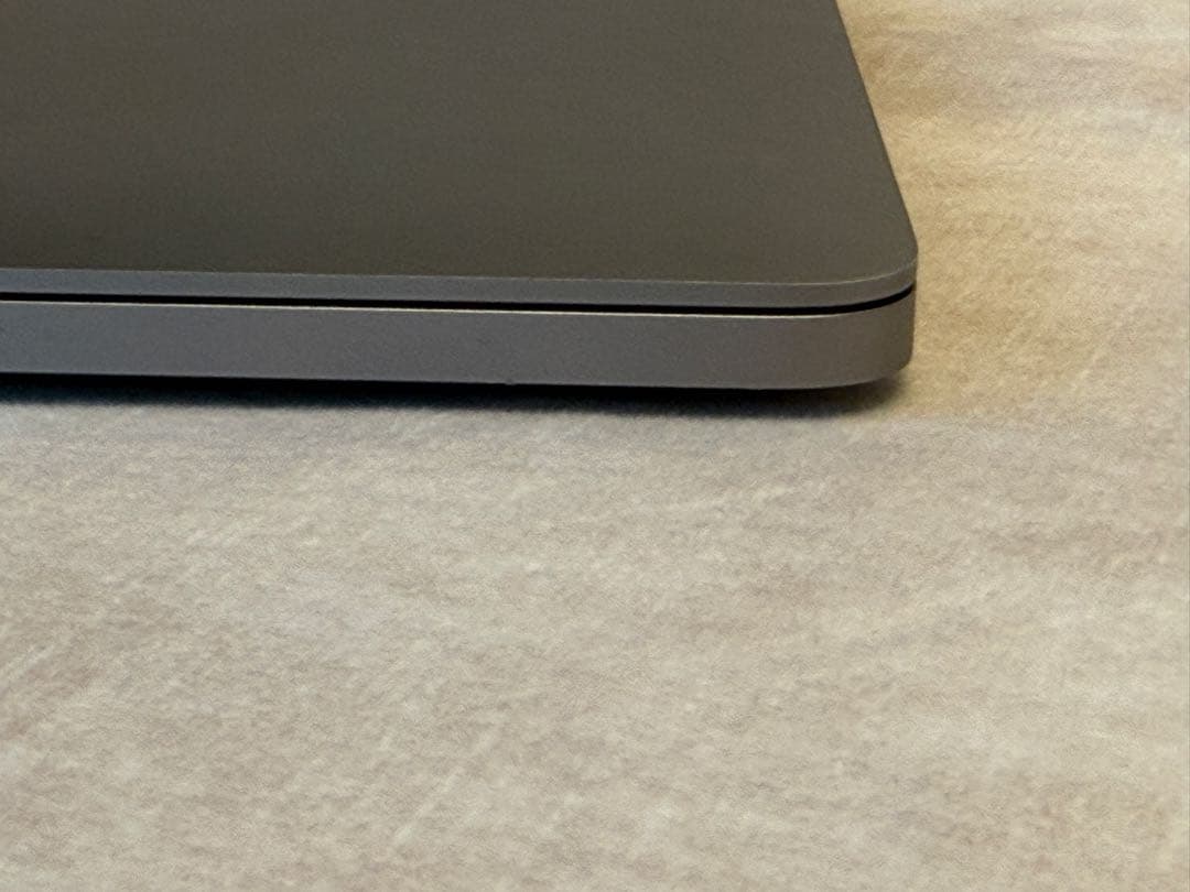 MacBook Pro 2019 13インチ メモリ4USB