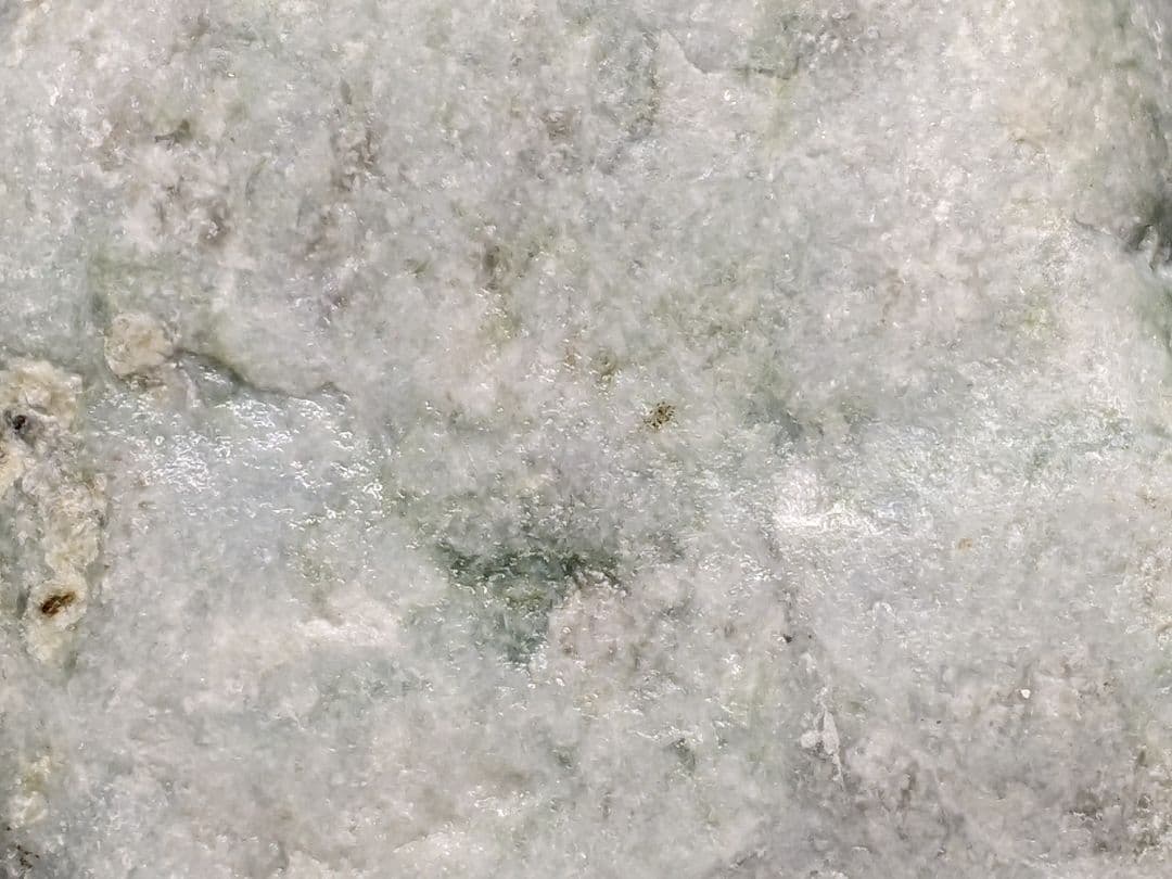 （141）大きな糸魚川翡翠原石。