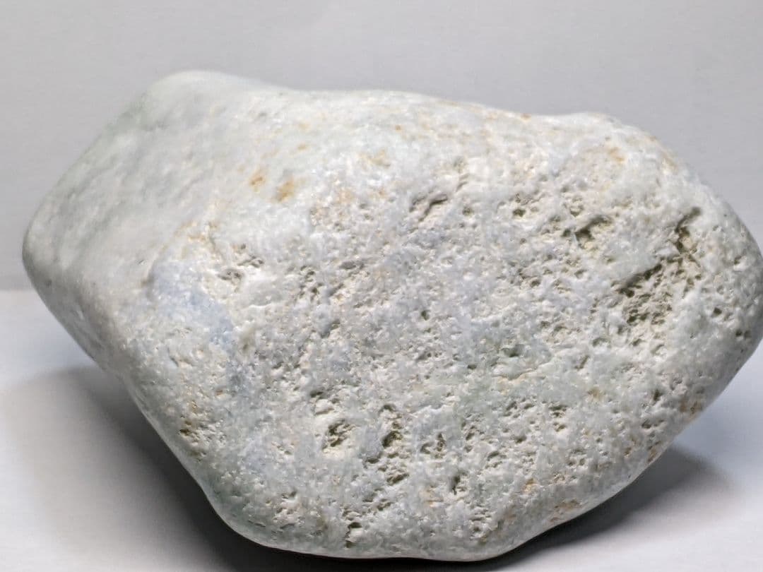 （141）大きな糸魚川翡翠原石。