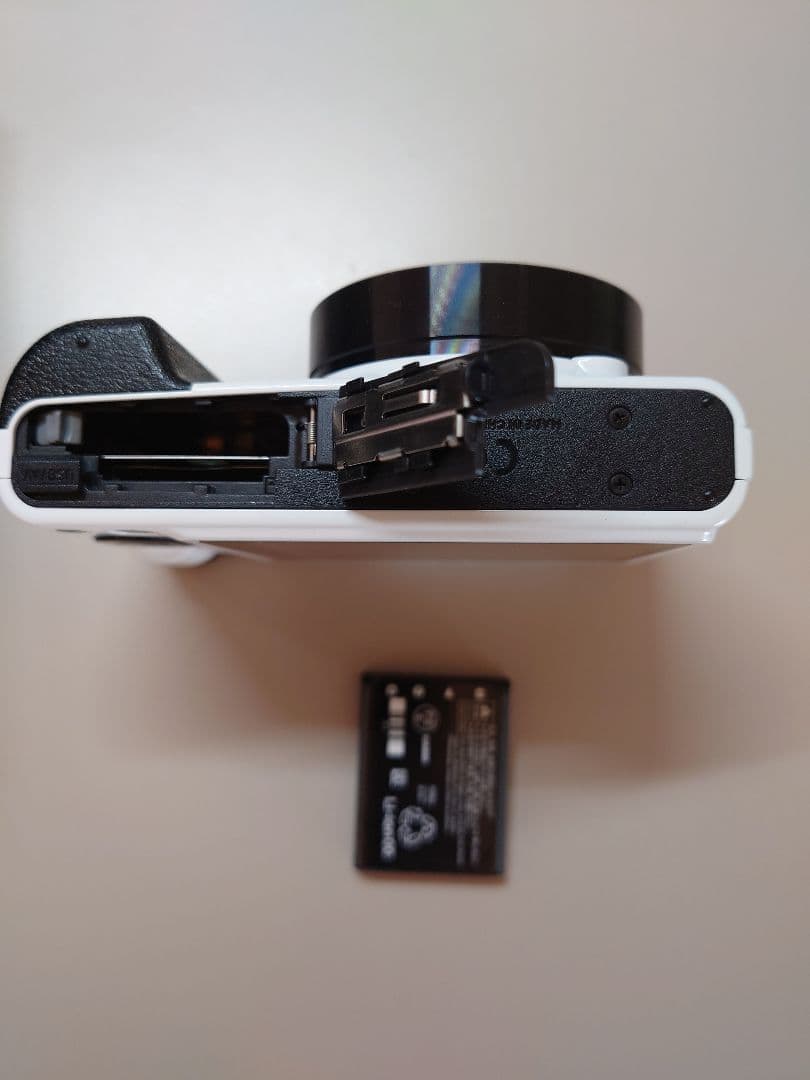 ほぼ未使用！　CASIO EXILIM EX-H50 コンパクトデジタルカメラ