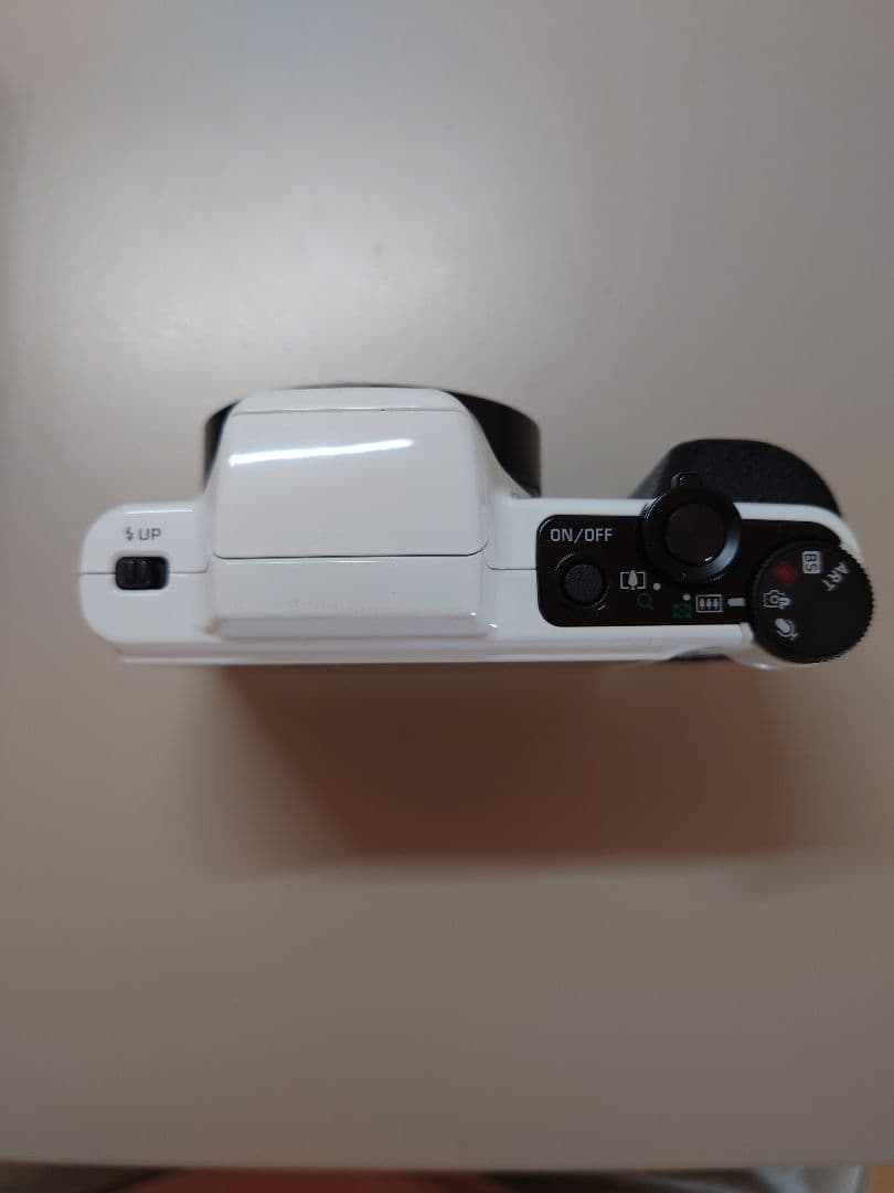 ほぼ未使用！　CASIO EXILIM EX-H50 コンパクトデジタルカメラ