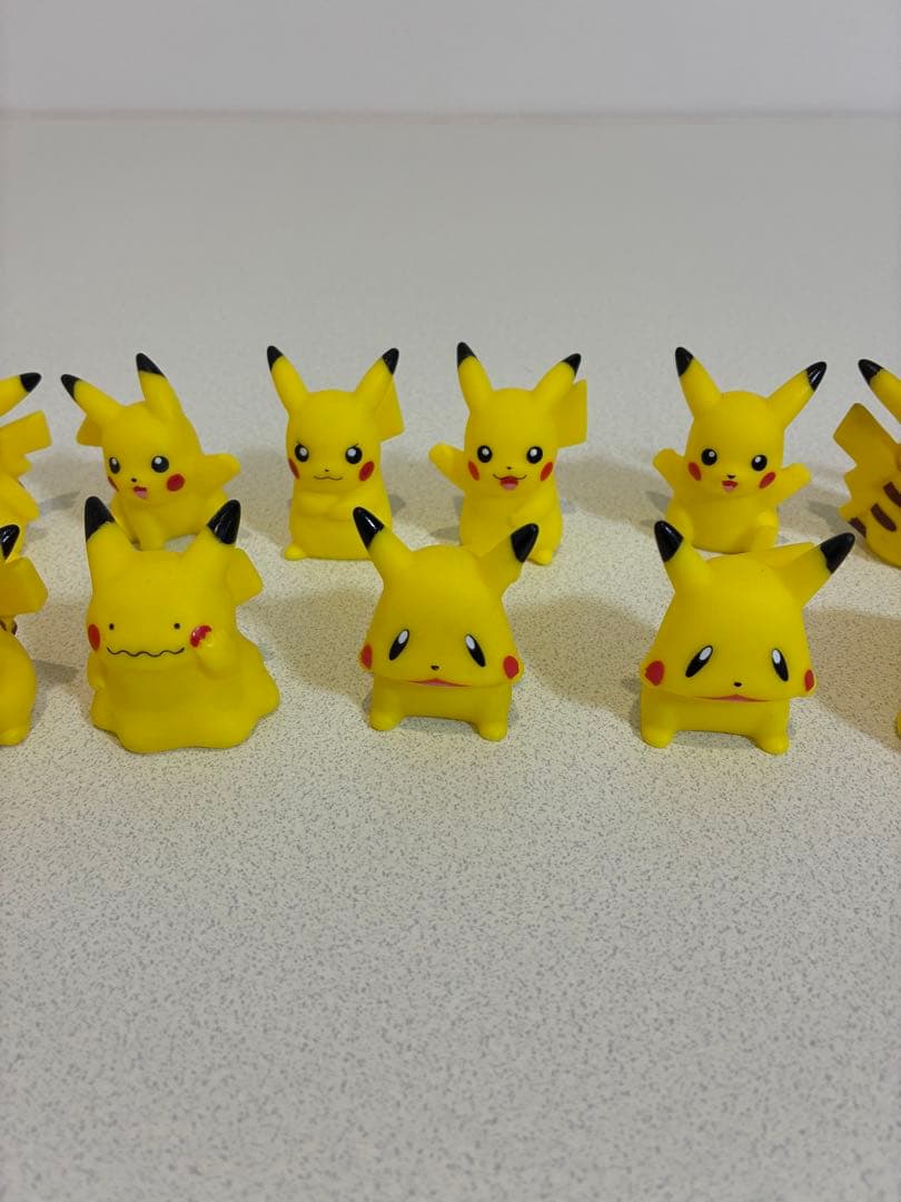 ピカチュウ　指人形　メタモン　ソフビ