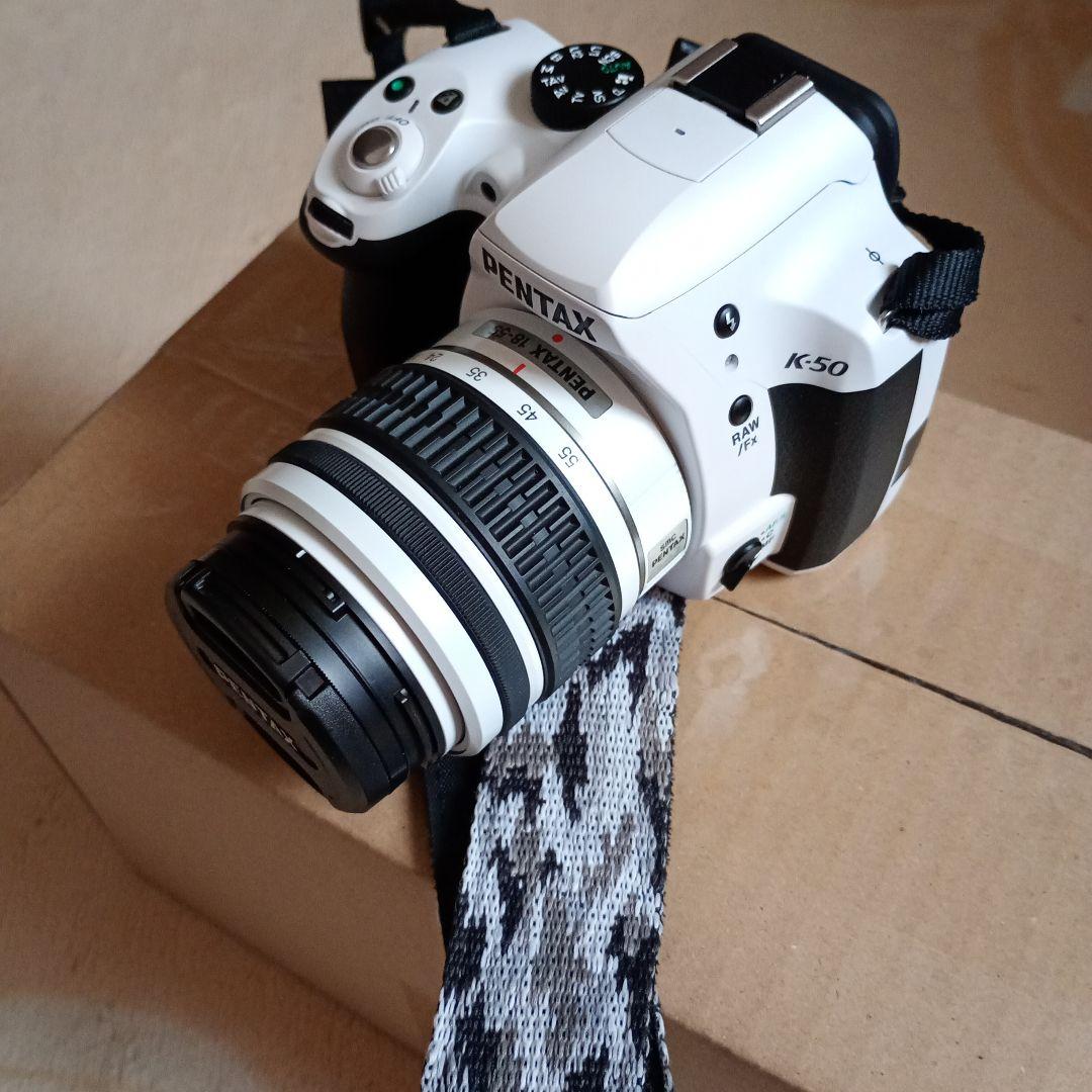 ショット数800枚弱！PENTAX K-50 ホワイト　レンズキット＆送料込み！