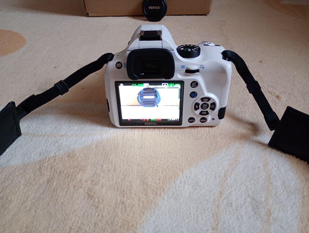 ショット数800枚弱！PENTAX K-50 ホワイト　レンズキット＆送料込み！