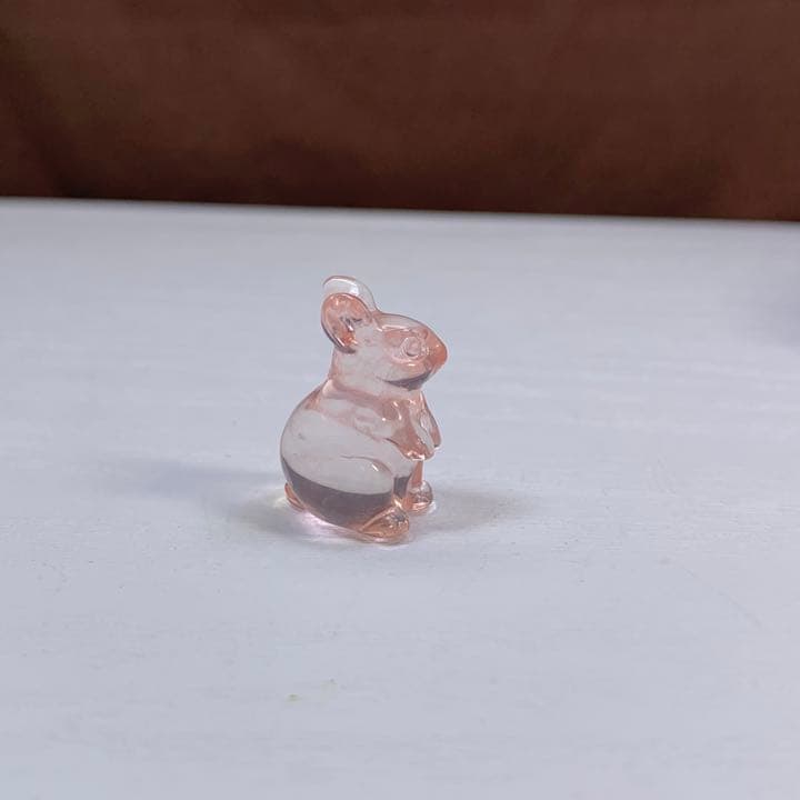 セレスタイトに住み着くローズクォーツうさぎさん