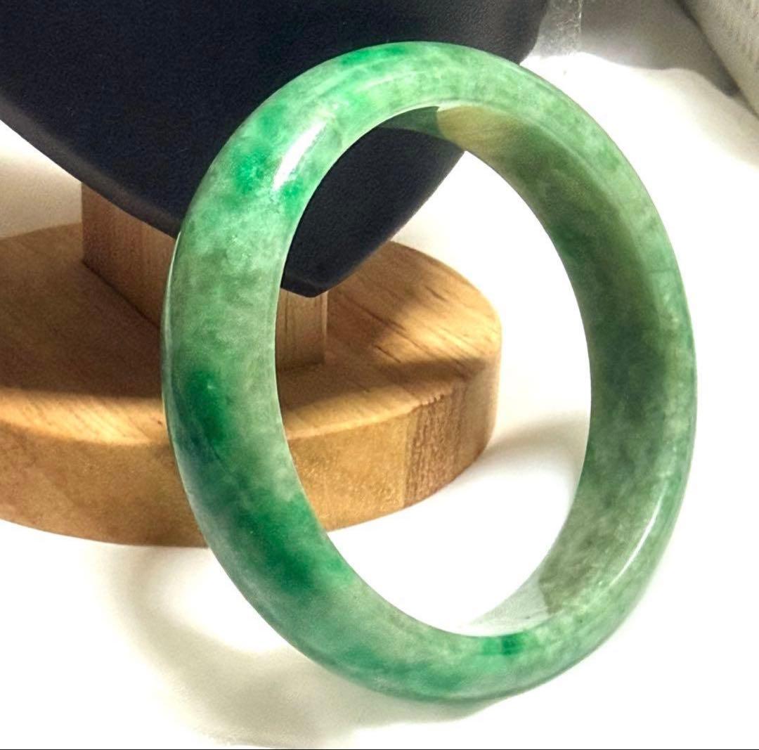 翡翠製緑色バングル 18cm 内径6㎝ 巾1㎝