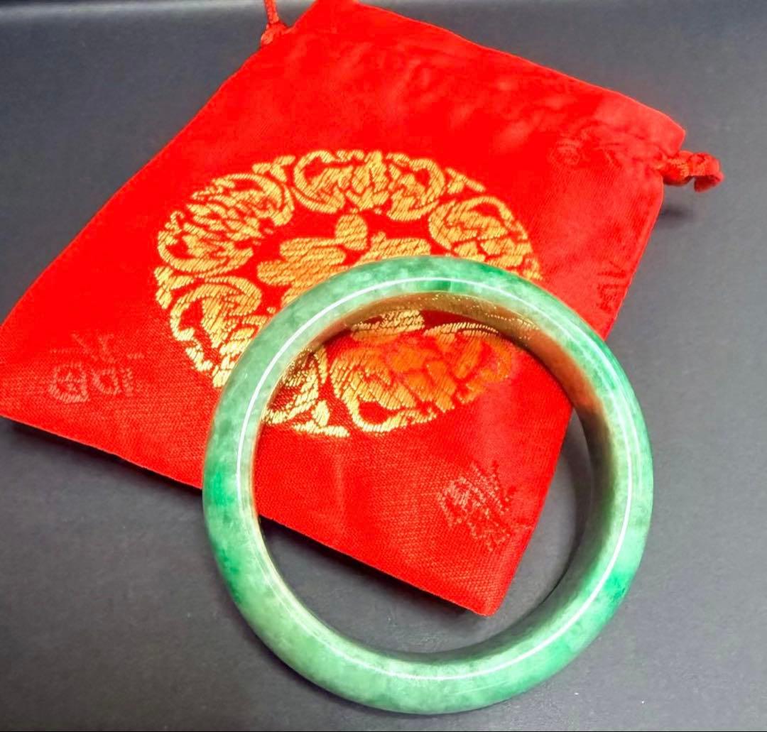 翡翠製緑色バングル 18cm 内径6㎝ 巾1㎝