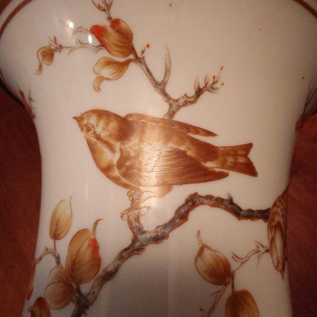 鳥と枝の陶器製花瓶